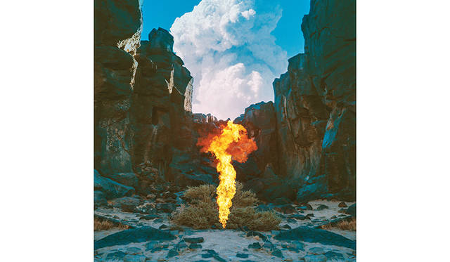 Bonobo「Break Apart (feat. Rhye)」<br>photo by Neil Krug