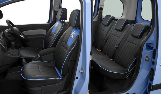 <strong>専用CAVANA製シートカバー</strong><br>カラーはブルー エトワール メタリック