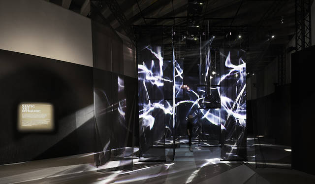 <strong>STATIC YET DYNAMIC（静的でありながら動的）</strong>