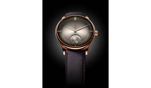 <strong>ベンチャー・スモールセコンド・ピュリティ</strong><br /> <br /> Ref.｜2327-0404<br /> ムーブメント｜自社製手巻きHMC327<br /> パワーリザーブ｜約3日間<br /> 文字盤｜フュメダイヤル<br /> ケース素材｜18KRG<br /> ケース径｜39mm<br /> ケースバック｜シースルー<br /> ストラップ｜クーズー<br /> 限定数｜100本<br /> 価格｜210万円（税別）<br />