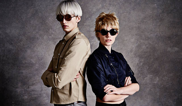 「メンズはエポーレットのついたミリタリーシャツに、ウィメンズは着丈の短いMA-1。アンディ・ウォーホルとリサ・ライオンをアイコンにジェンダーレスに仕上げてみました。ワイルドでいてアーティスティック、80'sのムードです」（左）シャツ3万4000円（右）ブルゾン6万6000円（ともにディーゼル ブラック ゴールド）その他スタイリスト私物