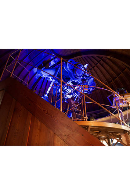 発表・展示会場は、ヌーシャテルの街と湖を見下ろす丘の上の旧ヌーシャテル天文台。現在は時計産業、ヌーシャテル大学、スイス連邦政府およびヌーシャテル州が1984年に設立した非営利の株式会社、大学や公的研究機関が行う基礎的研究と新技術の製品化の橋渡しをするSwiss Center for Electronics and Micro technology (CSEM)社の施設となっている。ロンジンの歴史的なクォーツモデルと新製品のプレゼンテーション、展示は旧天文台の望遠鏡ドームとその付属施設の中で行われた。