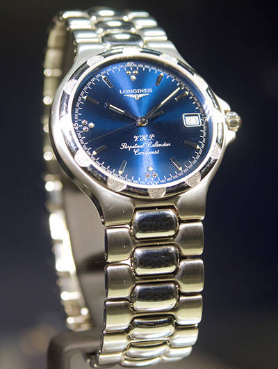 パーペチュアルカレンダー機能を搭載した「コンクエスト V.H.P. パーペチュアルカレンダー」。この後、機械式時計ブームの中でこの名前はしばらく封印されることになる。