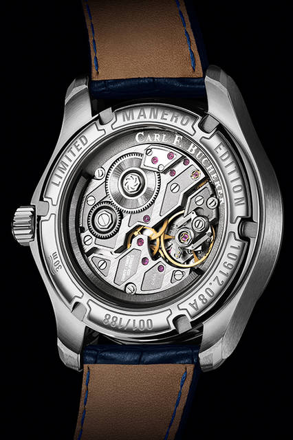 ブリッジに現代デザインをあしらったマニュファクチュールムーブメント「CFB1011」。ローターを外周部に備えた進化型の自動巻きキャリバーだ。