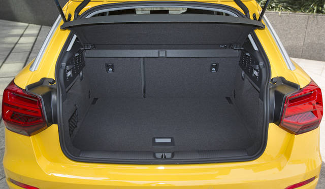 Audi Q2 1.0TFSI|アウディ Q2 1.0TFSI039