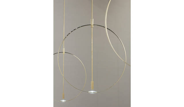 光は出来るだけ人工的な色あいを排除しつつ、フォルムは従来の常識を覆すようなシンプルさを狙ったフォルマファンタズマの照明提案