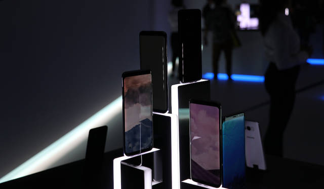 本国では大変な事態になっているサムスンだが社運を賭けたともいえる新作ギャラクシーS8をトルトーナ地区で大々的に展示