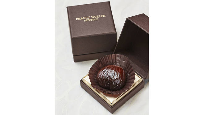 マロングラッセ／洋栗1個1600円（ラム、オレンジ、スパイス）、和栗1個2400円（ソルト） ※ともに税別