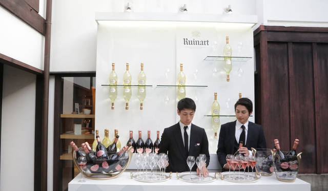 「ギャラリー素形」に設けられたルイナールのカウンター