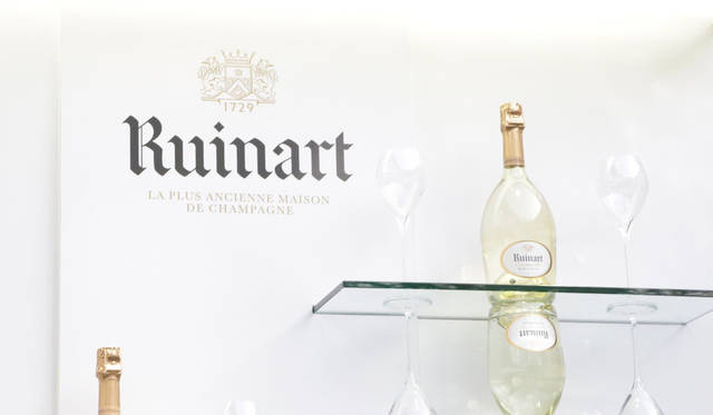 「ギャラリー素形」に設けられたルイナールのカウンター