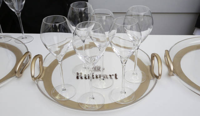 「ギャラリー素形」に設けられたルイナールのカウンター