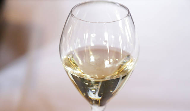 編集大魔王が「アートに寄り添うシャンパーニュ」と賞するルイナール ブラン・ド・ブラン