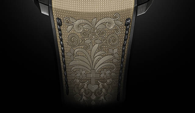 キャピラリーを屈曲させて<br /> スカルヘッドの輪郭を形成。<br /> 液体制御時計の新境地