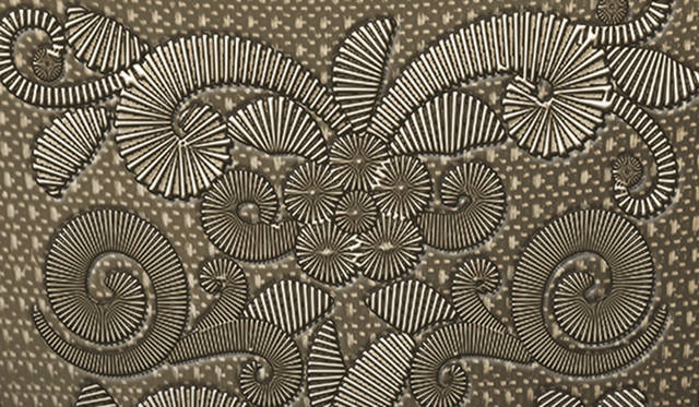 キャピラリーを屈曲させて<br /> スカルヘッドの輪郭を形成。<br /> 液体制御時計の新境地