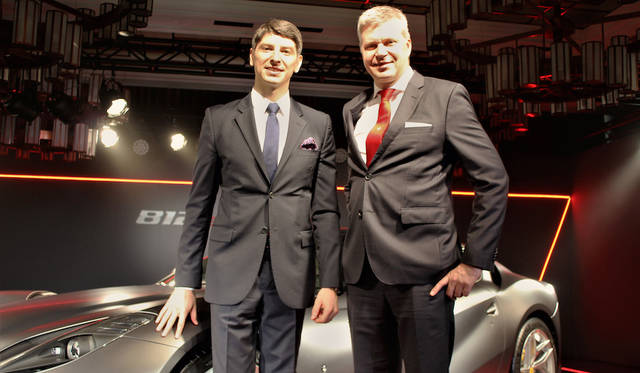 フェラーリ・ジャパン＆コリア代表取締役社長のリノ・デパオリ氏(左)とフェラーリ極東・中東エリア統括CEOのディーター・クネヒテル氏（右）