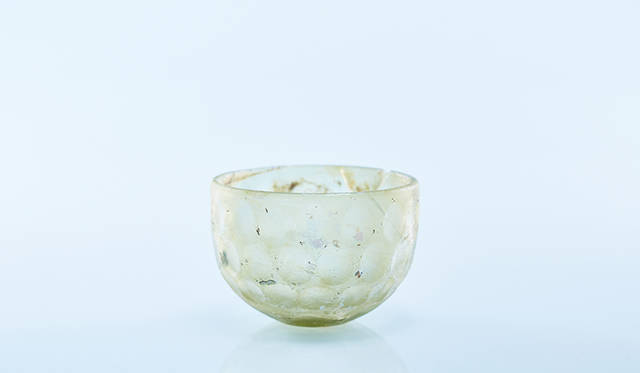 　円形切子ガラス碗 </br>イラン ササン朝ペルシア（6世紀）</br>天理大学附属天理参考館蔵