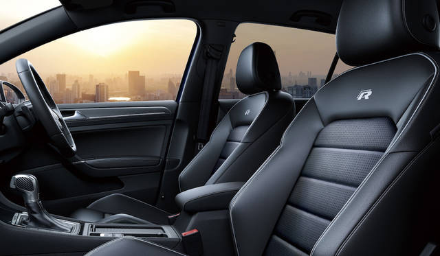 Volkswagen Golf R|フォルクスワーゲン ゴルフ R 099 R専用レザーシートDSG仕様