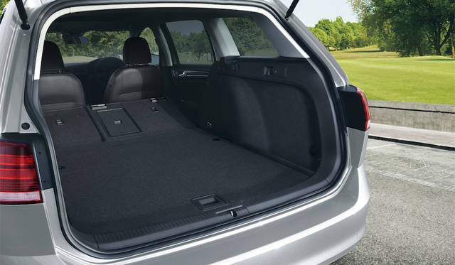 Volkswagen Golf Variant TSI HighLine|フォルクスワーゲン ゴルフ ヴァリアント TSI ハイライン 124 分割可倒式シート(後席)オプション装着車
