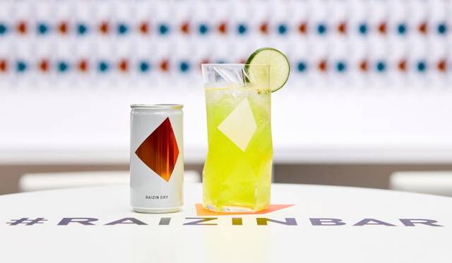 「RAIZIN バース」<br>アダムとイブの物語をイメージし、りんごのリキュールとＲＡＩＺＩＮを合わせた甘さ控えめの爽やかなカクテル。