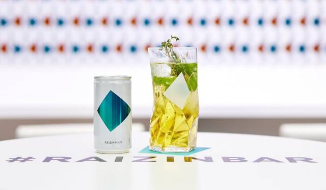 「ＲＡＩＺＩＮ セブンティーン」<br>様々なハーブの成分が入ったリキュールとＲＡＩＺＩＮを合わせ、独特の風味とティーンエイジャーような甘さを感じることのできるカクテル。