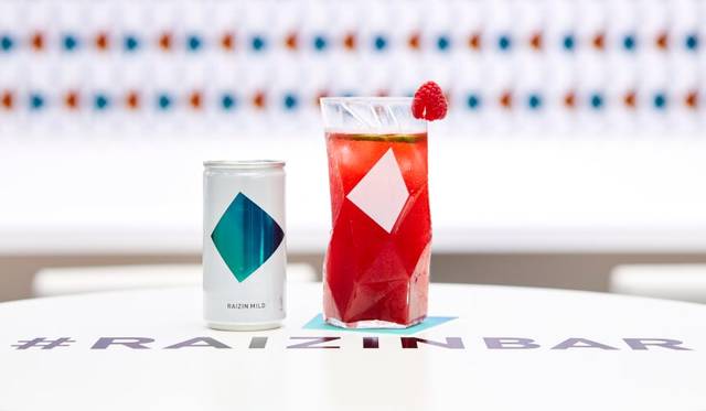 「RAIZIN ライム&ベリー」<br> フランボワーズピューレとＲＡＩＺＩＮを合わせライムの酸味をプラスしたスッキリしたべリー系のノンアルコールカクテル。