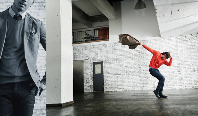 「タイを締めたボタンダウンシャツに目の覚めるようなオレンジのクルーネックセーター。アイビールックの法則に従順にならったバランスです。モトクロスパンツのようなディテールが特徴のデザインデニムを合わせて、これから来る夏にぴったりのオリーブベージュの絶妙なカラーのジャケットを羽織って」<br>ジャケット 20万4000円、ネクタイ 2万円、シャツ 4万3000円、ニット 11万円（以上ラルフ ローレン パープル レーベル）その他私物