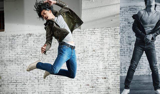 「霜降りTシャツと洗いのかかったジーンズに、フードのついたレザーブルゾンを羽織り足元はハイカットスニーカーという、ロックスターのステージのイメージです。アメリカンでオーソドックスなスタイリングですが、ブルゾンの着丈の短さと細身のシルエットがモダンな印象に仕上げています」<br>Tシャツ 1万8000円、アウター 48万円、デニム 6万円、ベルト 4万8000円（以上ラルフ ローレン パープル レーベル）その他私物