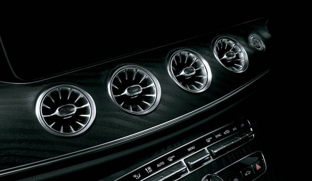 s_054_Mercedes-Benz-E