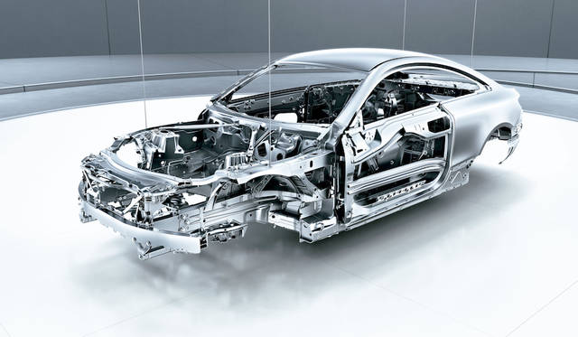 s_055_Mercedes-Benz-E