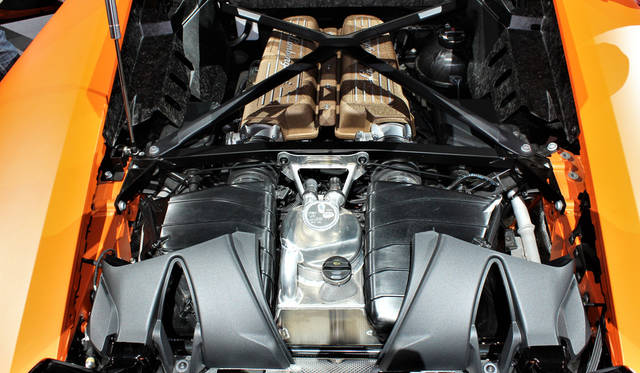 手前の黒い部分にフラップが入る