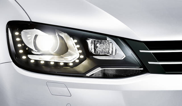 バイキセノンヘッドライト（オートハイトコントロール機能付