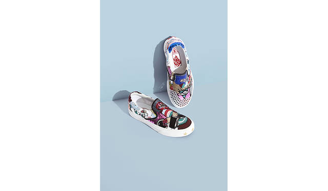 サラ・タンノ</br>長期にわたりレディー・ガガのメイクを担当していた事でその名を轟かせ、業界内のメイクアップアーティストとして不動の地位を確立したタンノ。彼女のクライアントリストにはジジ・ハディット、ダコタ・ジョンソン、スキ・ウォーターハウス、ミシェル・モナハンなどが名を連ねる他、スティーヴン・クラインやテリー・リチャードソン、イネス・ヴァン・ラムスウィールド＆ヴィノード・マタディンなどのトップフォトグラファーとも数多くの仕事を手掛けている。今年はじめにはマーク ジェイコブスの‘グローバル・アーティストリー・アンバサダー’に任命され、現在はトップ・スタイリストやヘアスタイリスト、メイクアップ・アーティストを始めとするクリエイターを抱えるクリエイターマネジメントの The Wall Group (ザ・ウォール・グループ) に所属している。