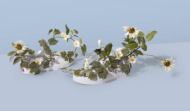 アリエル・ディアリー</br>ディアリーの作風は彼女の故郷であるニューオーリーンズの歴史やボタニカルに由来している。アリエルはナチュラルでありながら、クラシックなエレガンスさを併せもつフラワーアレンジメントを得意とする。マーク ジェイコブスのフローリストとして長年貢献してきた彼女の仕事は、これまでもヴォーグ、ニューヨーク・マガジン、ブライズマガジンやキンフォークで紹介されている。