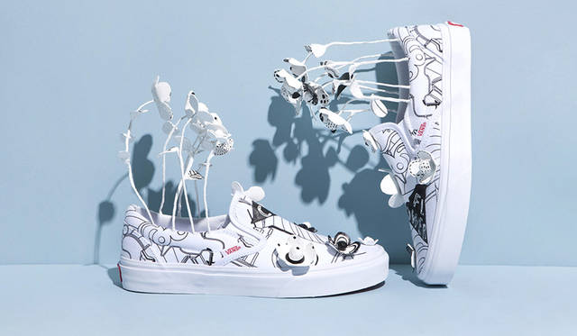 ニキ ローレケ</br>アーティスト/イラストレーター。ドイツ人と日本人のハーフとして東京で生まれ育つ。ロンドンのセントラルセントマーティンのグラフィック学科を卒業、現在では日本、ヨーロッパ、アメリカ西海岸を行き来しながら活動している。イラスト、テキスタイルデザイン、アニメーション等のコマーシャルの仕事に携わる一方、ニキは個人のアートプロジェクトにも積極的に取り組んでおり、社会変動、平和、次世代のために健全な地球を引き継ぐためにアートは必然的な手段だと信じている。