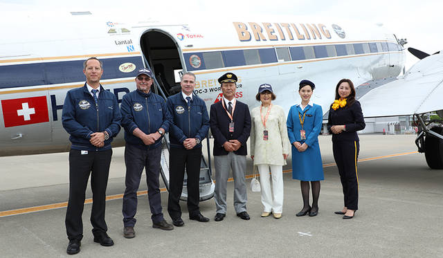 かつてDC-3を採用していた全日本空輸のパイロットと客室乗務員が福島空港で久しぶりの対面を果たした。