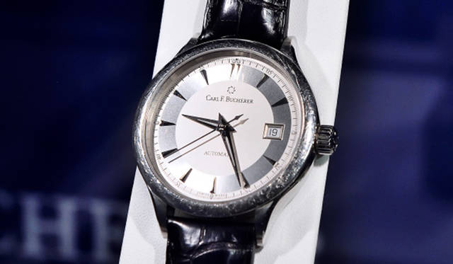 撮影中キアヌが実際に着用したモデル。ケースに付いた小キズがアクションの激しさを物語っている。