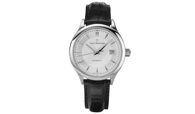 <strong>マネロ オートデイト</strong>　※キアヌ・リーブス着用<br /> <br /> Ref.｜00.10908.08.13.01<br /> ムーブメント｜自動巻き（Cal.CFB 1965）<br /> パワーリザーブ｜42時間<br /> ケース素材｜SS<br /> ケース径｜38mm<br /> ケースバック｜サファイアクリスタル<br /> ストラップ｜ルイジアナ産アリゲーター<br /> 防水｜3気圧<br /> 価格｜34万円（税別）<br />