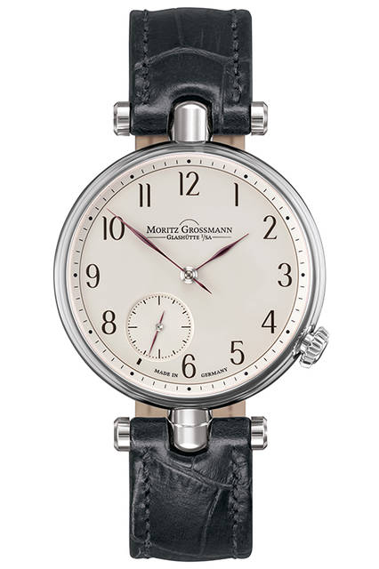 <strong>テフヌート・ツイスト「クラシック・ジェント」</strong><br /> <br /> Ref.｜MG-001231<br /> ムーブメント｜手巻き（自社製キャリバー102.2）<br /> ケース素材｜18KWG<br /> ケース径｜36mm<br /> ケースバック｜シースルー<br /> 価格｜340万円（税別予価）