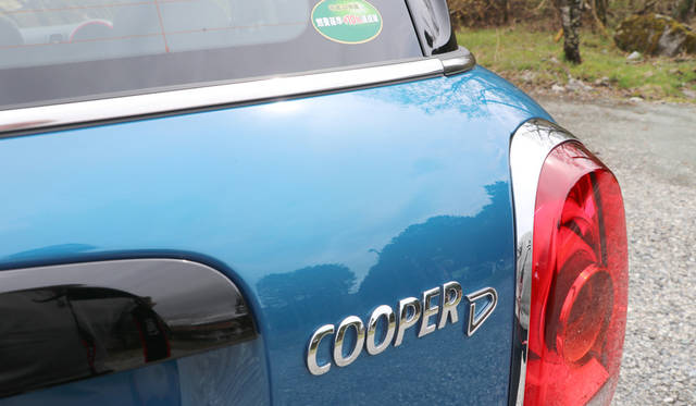 プラグインハイブリッドをのぞいてディーゼルしか設定がないのが新型の特徴