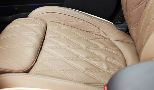 「レザーチェスター・ブリティッシュオーク」はクロスステッチ仕様