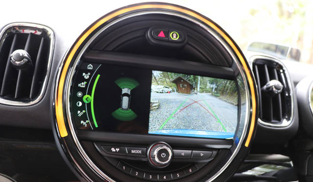 ドライビングモードがミッドだとLEDリングはイエローに