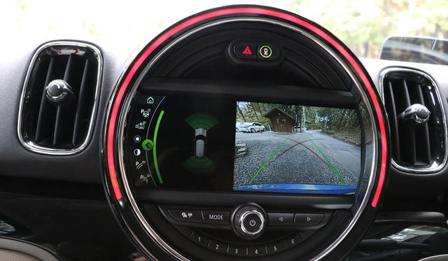 ドライビングモードでスポーツを選択するとLEDリングはレッドに