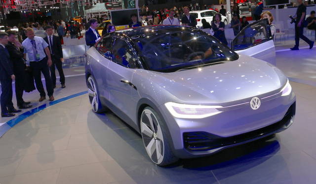 <strong>Volkswagen I.D. Cross｜フォルクスワーゲン I.D. クロス</strong><br>同ブランドにおける自動運転機能付きEVコンセプトの第3弾はSUVタイプ。2020年に市販予定。