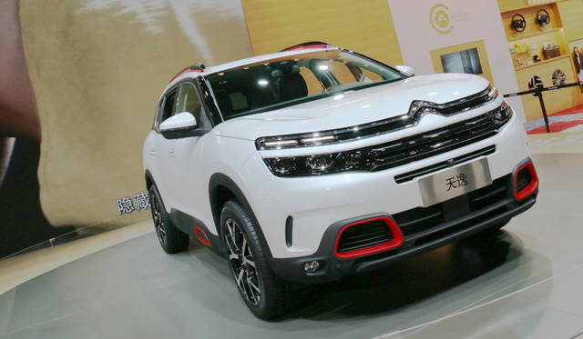 <strong>Citroen C5 Aircross｜シトロエン C5 エアクロス</strong><br>プラグイン ハイブリッドSUV。新型サスペンションであるプログレッシブ ハイドローリック クッションは、“空飛ぶカーペットの乗り心地”とメーカー。