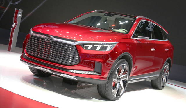 <strong>BYD The Dynasty｜BYD 王朝（ダイナスティ）</strong><br>リチウムイオン電池メーカーとしても有名なBYDによるEVコンセプト。デザインダイレクターは、元アルファ・ロメオ/アウディのヴォルフガング・エッガー氏。なお、同社は本格的な輸出も目指している。