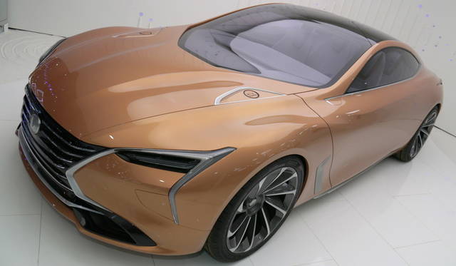 <strong>Changan Jiliu｜長安 極流</strong><br>長安によるラクシュリーEVのコンセプト。巨大なガルウィングドアをもつ。なお、同社はイタリア・トリノにもデザインスタジオをもつ。