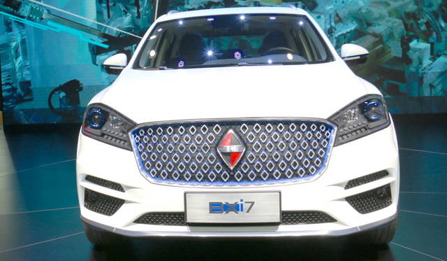 <strong>Borgward BXi7｜ボクルバルト BXi7</strong><br>長らく途絶えていたドイツ車のブランドを福田汽車がプレミアムブランドとして復活させたボルクヴァルト。これはその「BXi7」。既発売のSUV「BX7」のEV版である。