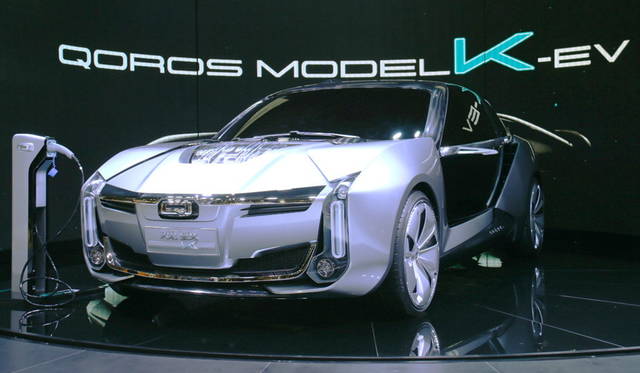 <strong>Quolos model-K-EV concept｜クオロス モデルK-EVコンセプト</strong><br>奇瑞(チェリー)とイスラエル企業による上海の合弁ブランド「クオロス」による「モデルK-EVコンセプト」。開発にケーニヒセグも参加。パワーは1,307馬力に達する。
