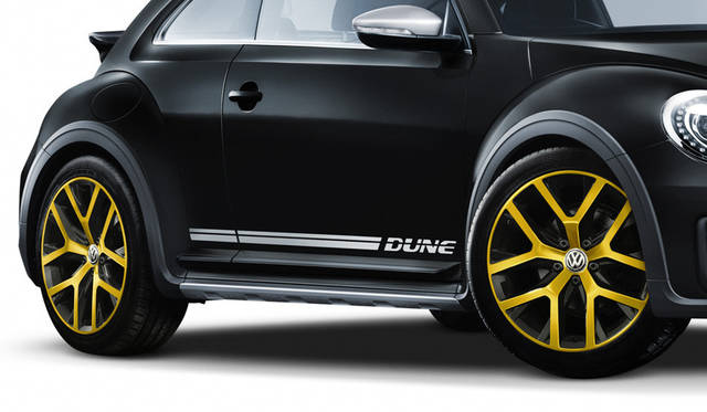 サンドストーム イエロー メタリックの専用18インチ アルミホイール