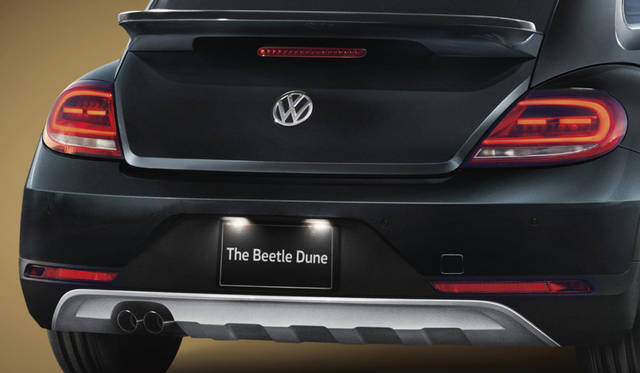 リアでは、専用大型リヤスポイラー、LEDテールランプ、アンダーガード付リヤバンパーなどが専用装備となる